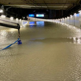 La M-30, inundada a su paso por Marqués de Vadillo.