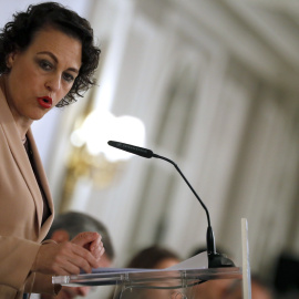 La ministra de Trabajo, Migraciones y Seguridad Social, Magdalena Valerio, poco antes de su intervención en un desayuno informativo, en un hotel de Madrid. EFE/Javier Lizón