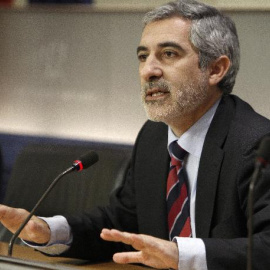 El coordinador general de IU, Gaspar Llamazares, ha dicho hoy que no cree que el nacionalismo vasco equipare las sentencias judiciales con la violencia de ETA porque "no hay equiparación posible".