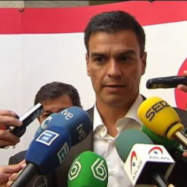 Pedro Sánchez: "Lamento la frivolidad de Rajoy; hay pobreza y desigualdad"