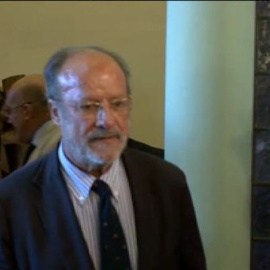 Piden la dimisión de León de la Riva durante el Pleno del Ayuntamiento