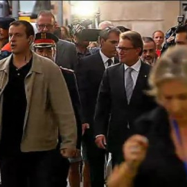 Ovación a Artur Mas a su llegada a la ofrenda floral en el Fossar de les Moreres