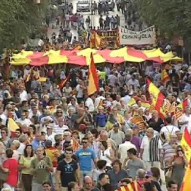 Cientos de personas se manifiestan en Tarragona contra el independentismo