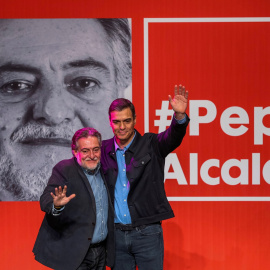 El presidente del Gobierno y secretario general de los socialistas, Pedro Sánchez, y el precandidato a la alcaldía de Madrid,  Pepu Hernández. EFE/Emilio Naranjo