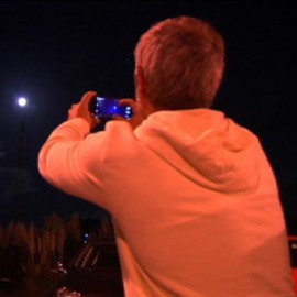 La superluna ilumina la noche