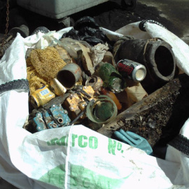 Basura marina recogida por pescadores en los caladeros situados entre Alicante y cabo de Palos. / SANTIAGO GARCÍA RIVERA (AGENCIA SINC)