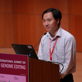 El científico chino He Jiankui interviene en la Universidad de Hong Kong. /REUTERS