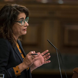 22/11/2018.- La Ministra de Hacienda María Jesús Montero, durante su intervención en el pleno del Congreso de los Diputados esta mañana.-EFE/ Emilio Naranjo