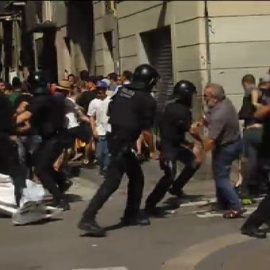 Los antidisturbios evitan el enfrentamiento entre antifascistas y ultras en Barcelona con motivo de la Diada