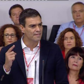 Sánchez denuncia la "gran coalición de intereses entre los extremos" para debilitar al PSOE 