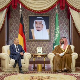 El Príncipe Heredero de Arabia Saudita, Mohammed bin Salman al-Saud, reuniéndose con el Canciller alemán Olaf Scholz en Jeddah, Arabia Saudita, el 24 de septiembre de 2022.