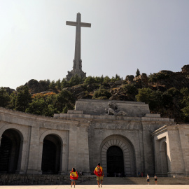 Los ayuntamientos aragoneses dispondrán de 21 meses para retirar del callejero las alusiones a Franco y a quienes colaboraron con su dictadura. / REUTERS