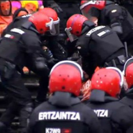 La Ertzaintza detiene a los miembros de Segi que no acudieron a la Audiencia