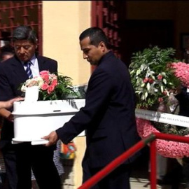 Los restos de los pequeños Ruth y José reciben por fin sepultura 