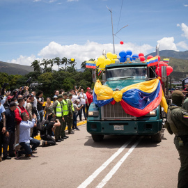 Un camión cruza el Puente Simón Bolivar durante el acto de reapertura de la frontera entre Colombia y Venezuela, a 26 de septiembre de 2022.