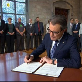Artur Mas firma el decreto de convocatoria de la consulta soberanista para el 9-N