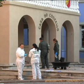 Una fuerte explosión causa graves daños en el Ayuntamiento de Baralla (Lugo)