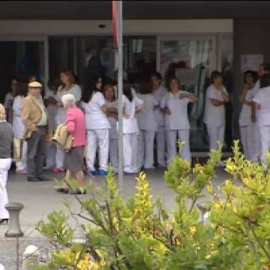 22 sanitarios del Hospital de Alcorcón que atendieron a Teresa, pendientes del termómetro
