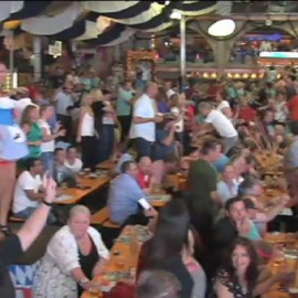 Miles de litros de cerveza para celebrar la Oktoberfest en Mallorca. 