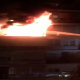 Una vela provoca un incendio en un piso en Madrid