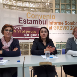 Integrantes de la Plataforma Estambul Sombra durante la presentación del informe / Público-Marisa Kohan