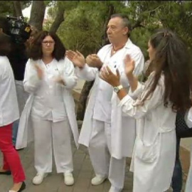 Trabajadores del hospital Carlos III exigen responsabilidades tras el contagio de una compañera por ébola