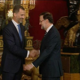 Los reyes reciben a más de 1.500 personas en el Palacio Real 