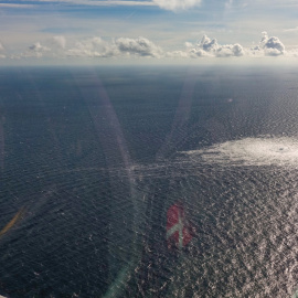 Imagen de una fuga de gas en el mar Báltico desde un avión del Ejército danés, a 27 de septiembre de 2022.