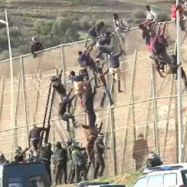 Duros enfrentamietos en nuevo intento de salto de la valla en Melilla