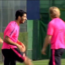 Rakitic y Suárez ya entrenan con el resto del grupo