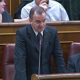 ERC muestra una papeleta electoral del 9N en la sesión de control al Gobierno en el Congreso