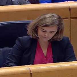 La vicepresidenta asegura que el Gobierno "no pone en duda" el trabajo de los médicos que luchan contra el ébola