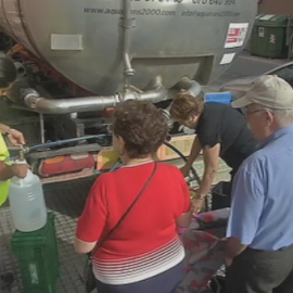 Un barrio de Sevilla sin agua desde hace días