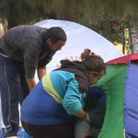 Viven en medio de una acampada protesta