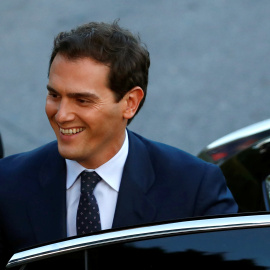 El líder de Ciudadanos, Albert Rivera, a su llegada a las instalaciones de Atresmedia para participar en el segundo debate electoral a cuatro. REUTERS/Juan Medina