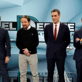 Los candidatos a presidir el Gobierno de España tras las elecciones generales, Pablo Casado (PP) (i); Pablo Iglesias (Unidas Podemos) (2i); Pedro Sánchez (PSOE) (2d) y Albert Rivera (Cs) (d), antes del inicio del segundo debate electoral . /EFE