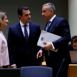 La ministra de Transición Ecológica, Teresa Ribera, el ministro de Energía griego, Konstantinos Skrekas, y el viceprimer ministro checo, Jozef Sikela, asisten a una reunión de emergencia de los ministros de Energía de la Unión Europea. Bélgica, 9 d