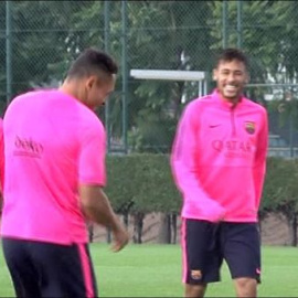 Buen ambiente en el entrenamiento del Barça