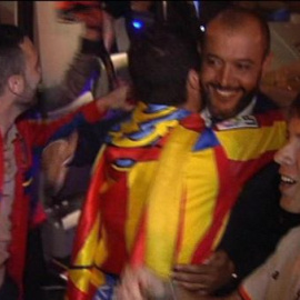 Los jugadores del Valencia, recibidos como héroes