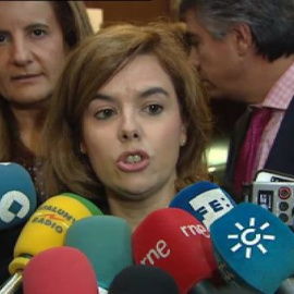 Sáenz de Santamaría recuerda a Artur Mas que debe cumplir la ley 