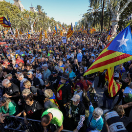 Milers de persones participen a la concentració per commemorar el cinquè aniversari de l'1-O a l'Arc de Triomf.