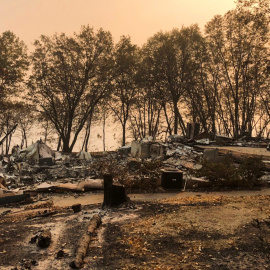 Imágenes de la devastación que ha dejado el fuego en Magalia, California./ EFE