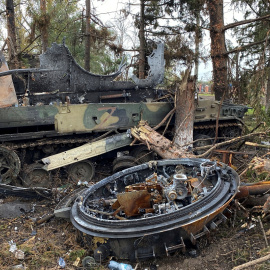 01/10/2022 Un vehículo militar ruso destruido en la región ucraniana de Járkov
