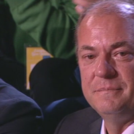 Monago rompe a llorar, emocionado por la defensa de su partido