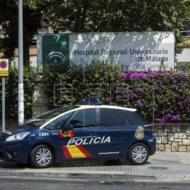 Desarticulan en Málaga una red que prostituía a nigerianas y liberan a 13 mujeres. Un coche de la Policía Nacional en labores de vigilancia.EFE/Archivo