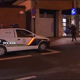 Los padres del niño muerto en Oviedo se entregan a la policía en León 