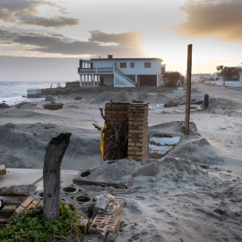Temporal en la costa de Huelva que dejó cuantiosos destrozos en La Antilla, Lepe, en la provincia de Huelva, en marzo de 2018. PEDRO ARMESTRE