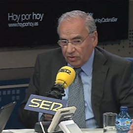 Alfonso Guerra cree que Mas no puede seguir al frente de la Generalitat