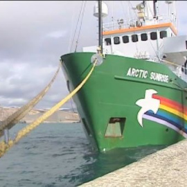 Greenpeace recurrirá la decisión del Gobierno de retener su barco 