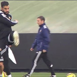 Negredo, la principal amenaza del Valencia ante el Levante